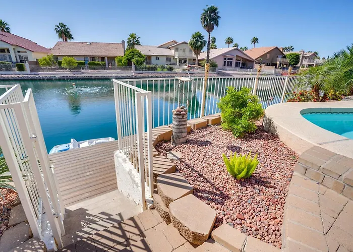 Lakefront W/ Outdoor Oasis In Glendale! *