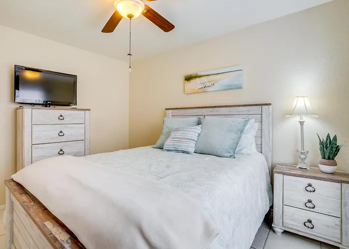 Lakefront W/ Outdoor Oasis In Glendale! Ferienhaus