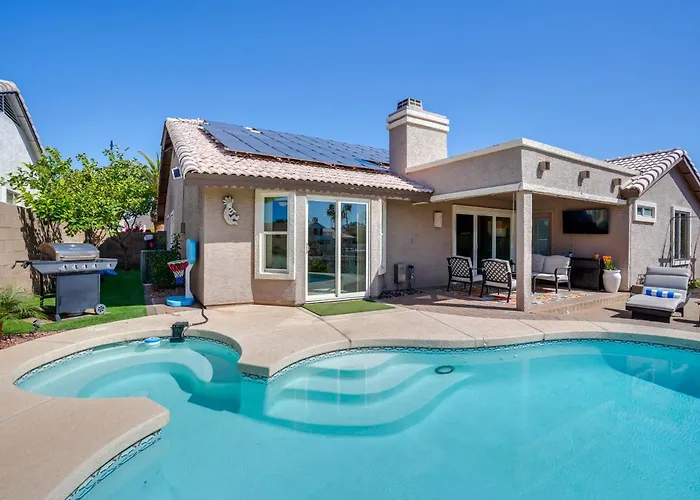 Lakefront W/ Outdoor Oasis In Glendale! *