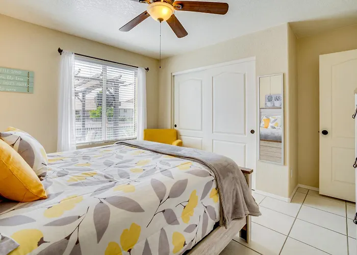 Lakefront W/ Outdoor Oasis In Glendale! Peoria