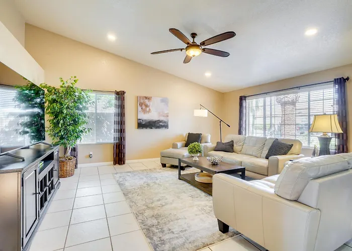 Lakefront W/ Outdoor Oasis In Glendale! Peoria