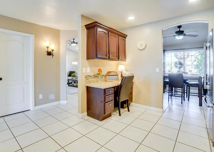Lakefront W/ Outdoor Oasis In Glendale! * Peoria